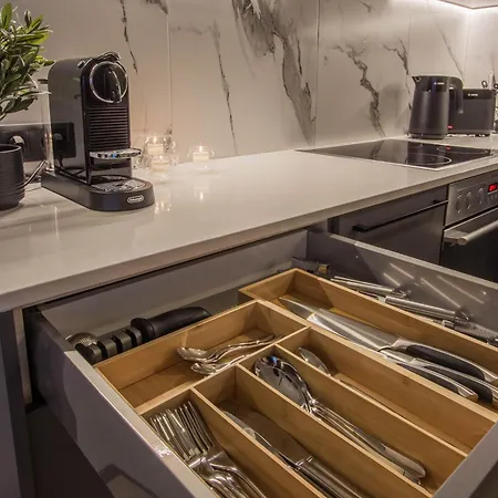 Skyline 14th Floor * טרטו